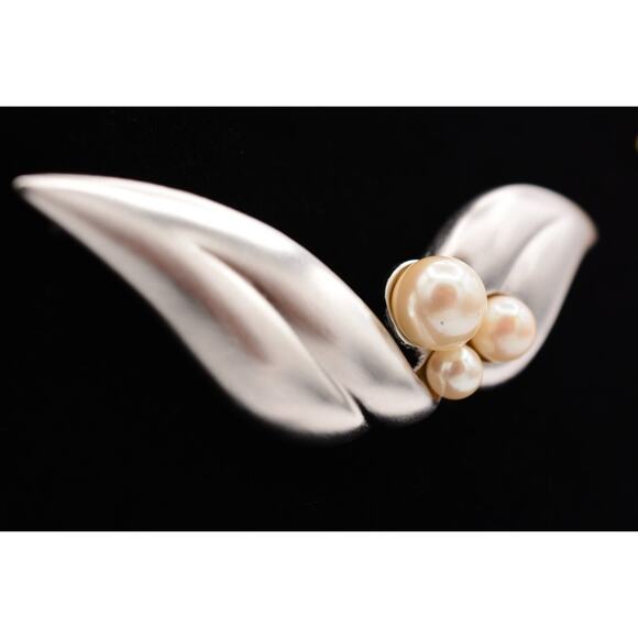 Givenchy Vintage Leaf Pin Brooch Brushed Silver Pearl Chunky Signed 1980s Bin1 - Picture 4 of 12